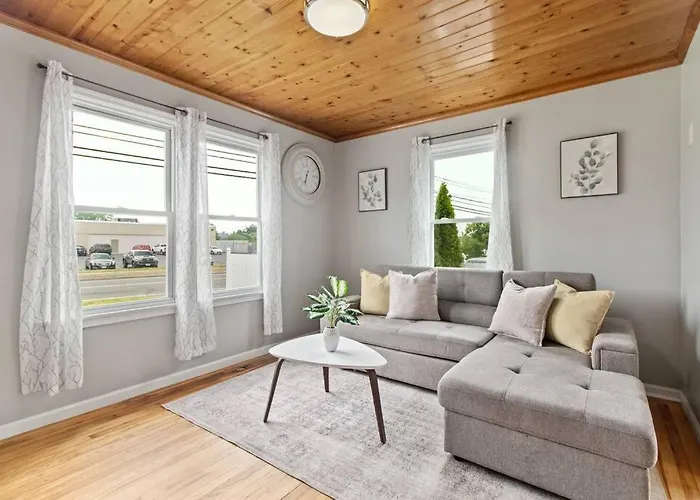 Stylish, Relaxing & Comfy 3 Bdr Home