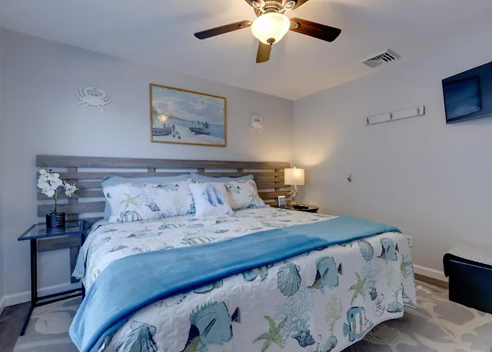 Coastal Getaway W/ Porch, 2 Mi To Niantic Beach!