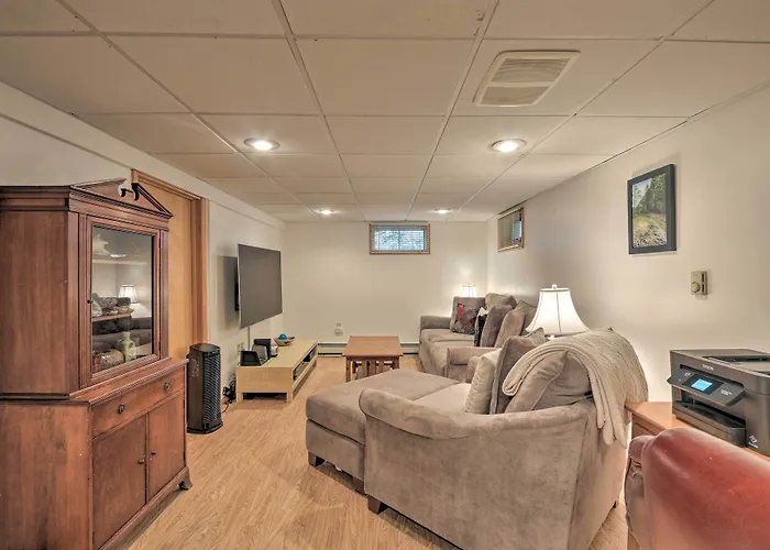 Family-Friendly Woodbury Home With Yard + Deck!